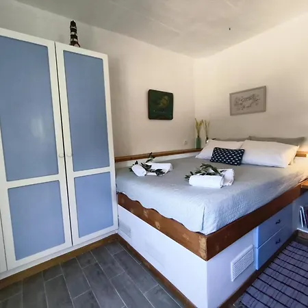 Elies 2 * Alinda (Leros)